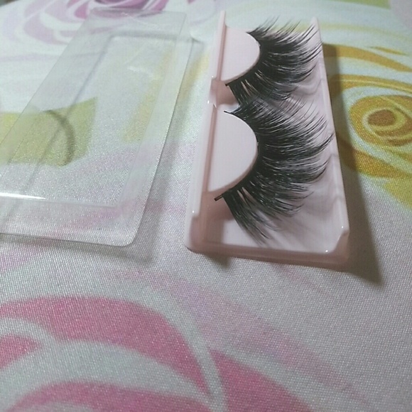 *LOW IN STOCK* C11 IG MINK lashes by Lash Levels - Picture 4 of 5